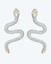 Load image into Gallery viewer, FABA2061-J004 / Crystal snakes earrings